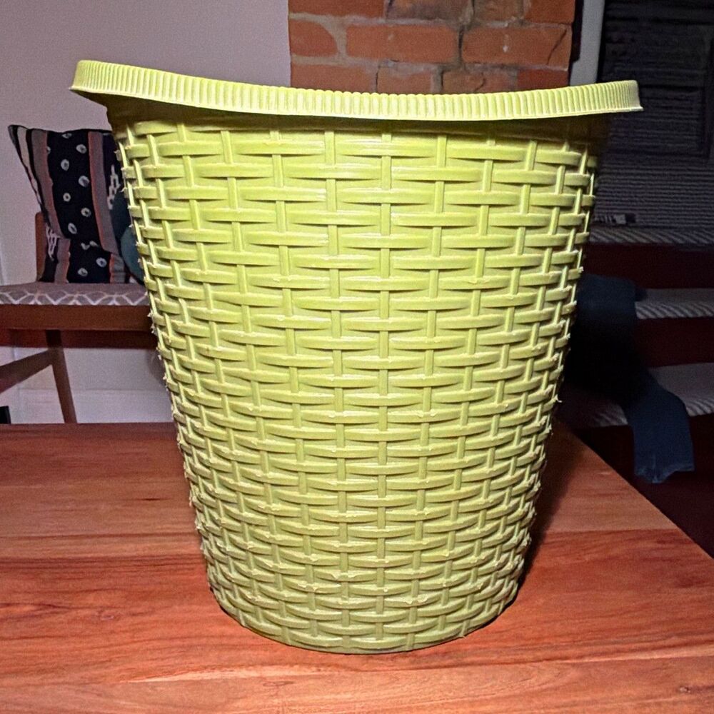 Vintage Avocado Green FESCO Plastic Basket Weave Round Wastebasket 3 Gal